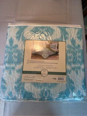 Turquoise and White Microfiber Quilt Set